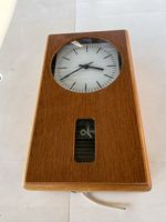 Horloge murale vintage industrielle en bois – Swiss Made
