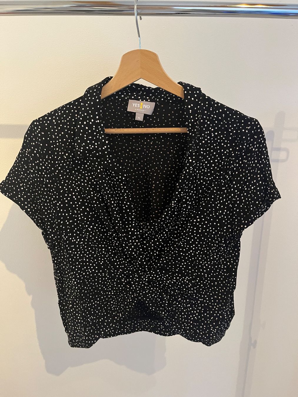 Yes Or No Camicette: Blouse à pois, blanche et noire – Usato da Savagnier venduto da taianab