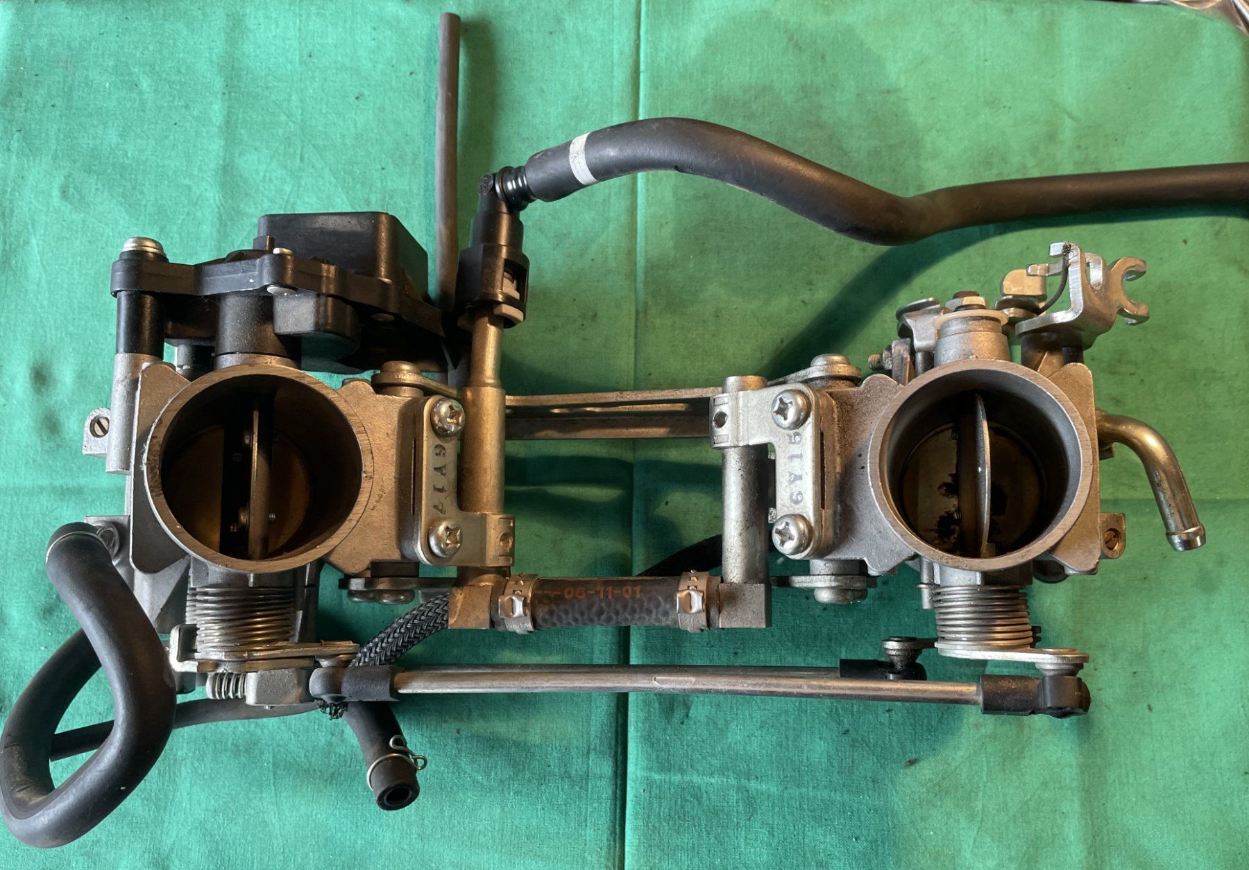 Suzuki Tutti i ricambio per moto: Suzuki SV 650 - Rampe injection – Usato da La Croix-de-Rozon venduto da atelier3.0
