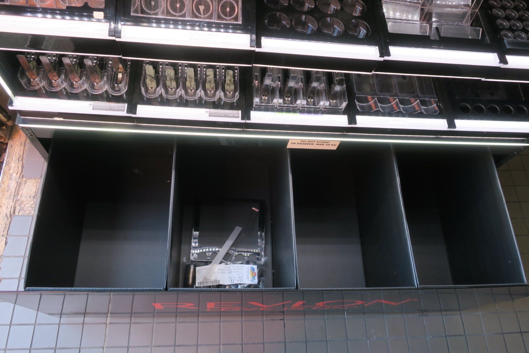 Altro per Gastronomia & Hotel: Revlon Make-up Display Stand – Usato da Zürich venduto da Enoooo 6