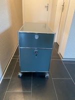 Quadro grauer Rollcontainer