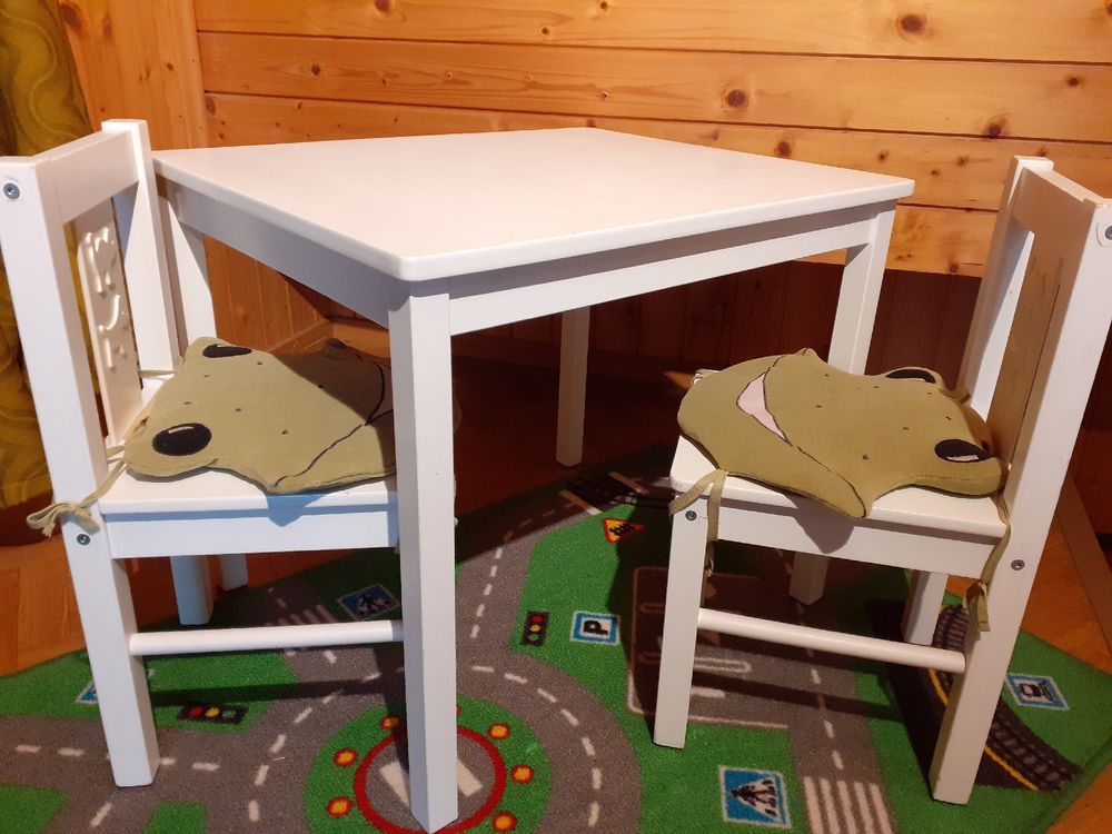 IKEA Kindertisch mit 2 Stühlen inkl. Sitzkissen Kaufen auf Ricardo