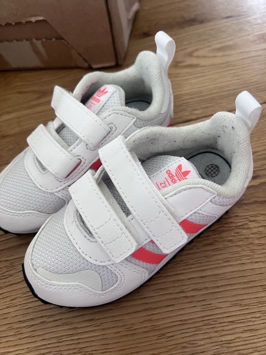 Adidas Scarpe per ragazzi: Adidas Kinderschuhe Gr. 23 – Usato da Breitenbach venduto da Saskia.Betschart