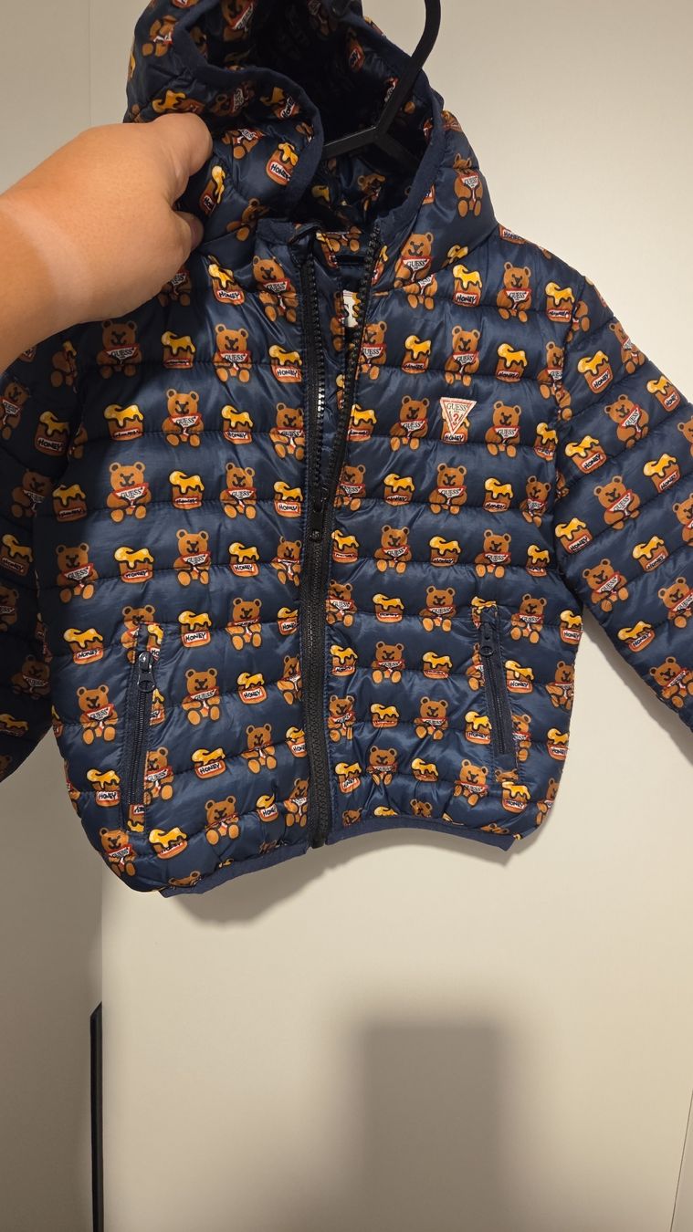 Guess Jacken & Mäntel: Guess jacke gr.86-98 – Gebraucht aus Naters von sil_cfh5 2