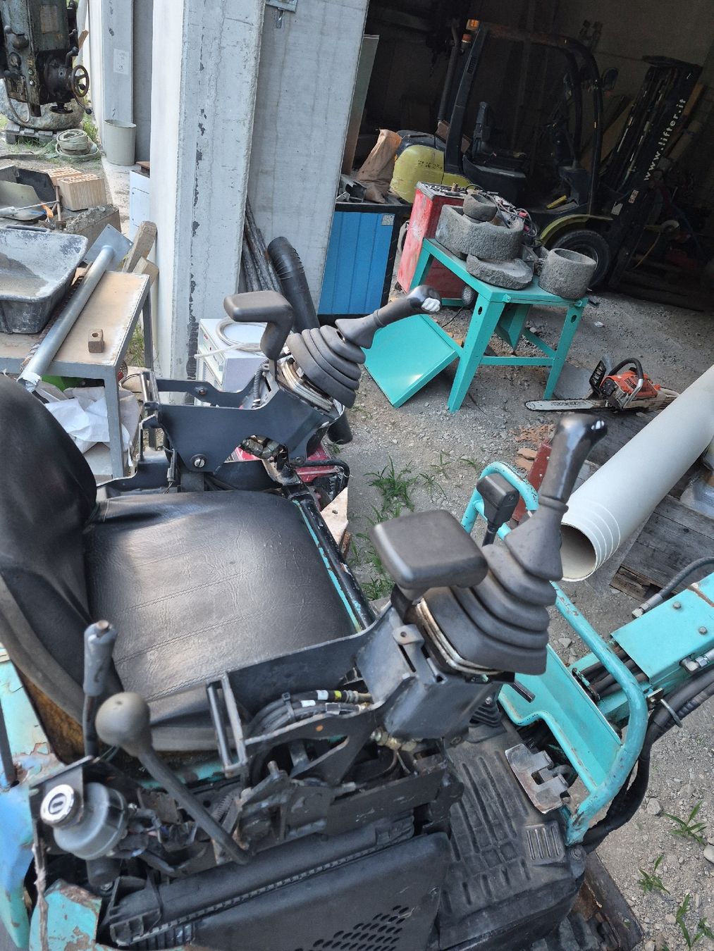 Bagger: minibagger kobelco 1000kg!! – Gebraucht aus Cevio von BiadiciN
