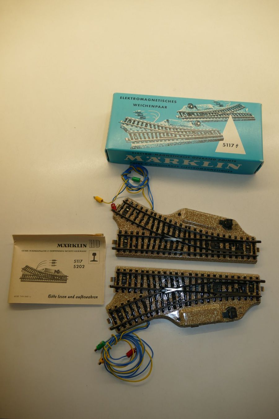 Märklin Modelleisenbahnen: Märklin H0: M-Gleis Weichenpaar Einheit 2 – Gebraucht aus Niederhasli von rail-duerst
