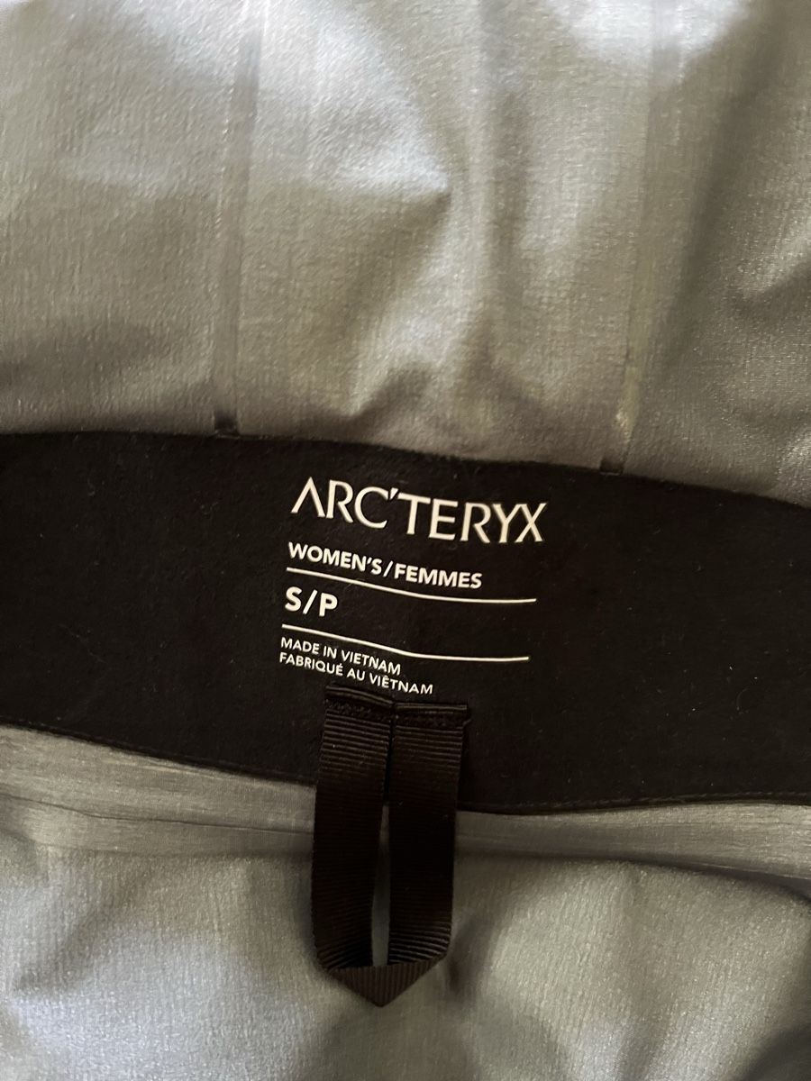 Arcteryx Giacche: Arcteryx Jacke NEU, S Damen Beta AR – Nuovo (secondo la descrizione) da Bern venduto da Blumentopf. 4