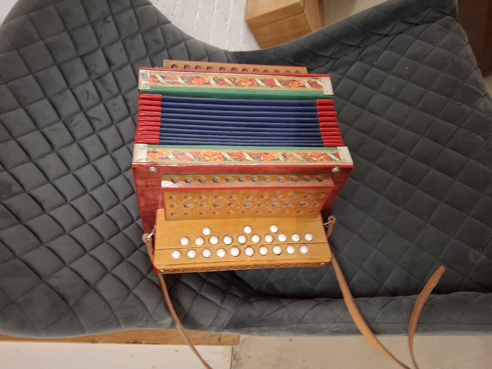 Musikinstrumente: schwyzerorgeli – Gebraucht aus Villeneuve von BibiVintage 1