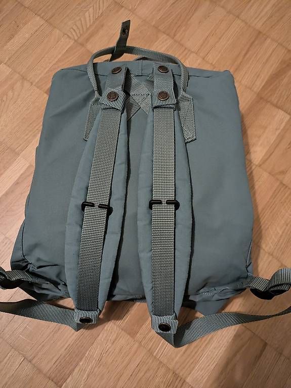 Fjällräven Zaini: Fjällräven Kånken Rucksack – Usato da Zofingen venduto da cos_7jnw 1