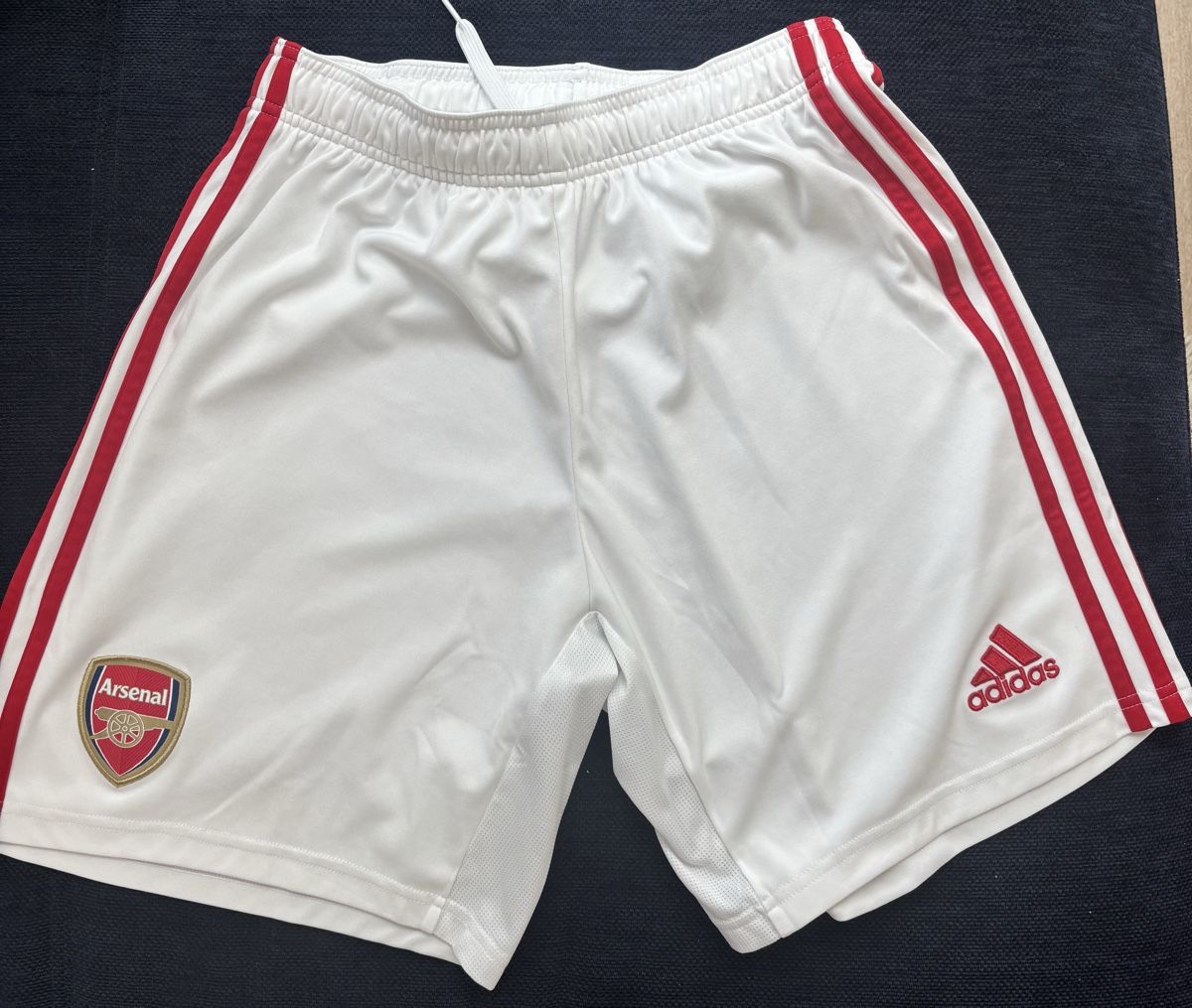 Arsenal Canottiere & Pantaloni: Arsenal white short size M – Nuovo (secondo la descrizione) da Zürich venduto da william933
