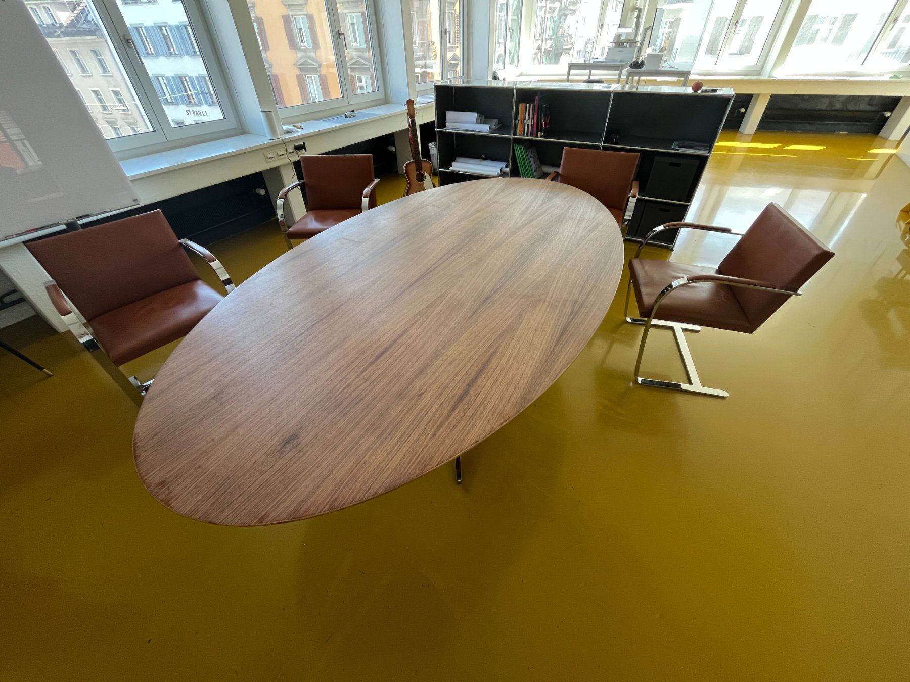 Set di tavolo e panche: Knoll Tisch mit 6 Knoll Freischwinger – Usato da Zürich venduto da ReaEggli 2