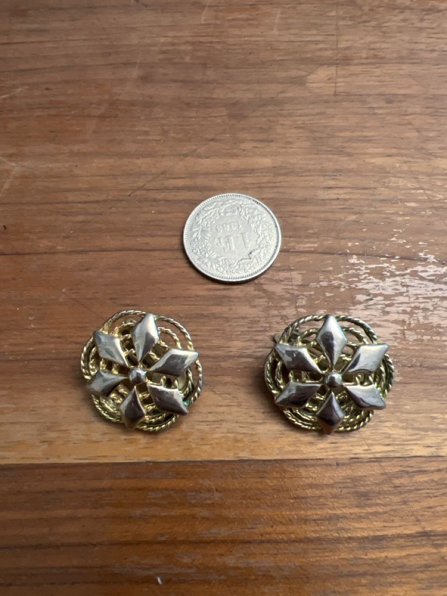 Ohrringe & -stecker: Vintage Ohrclips – Gebraucht aus Basel von oppo99