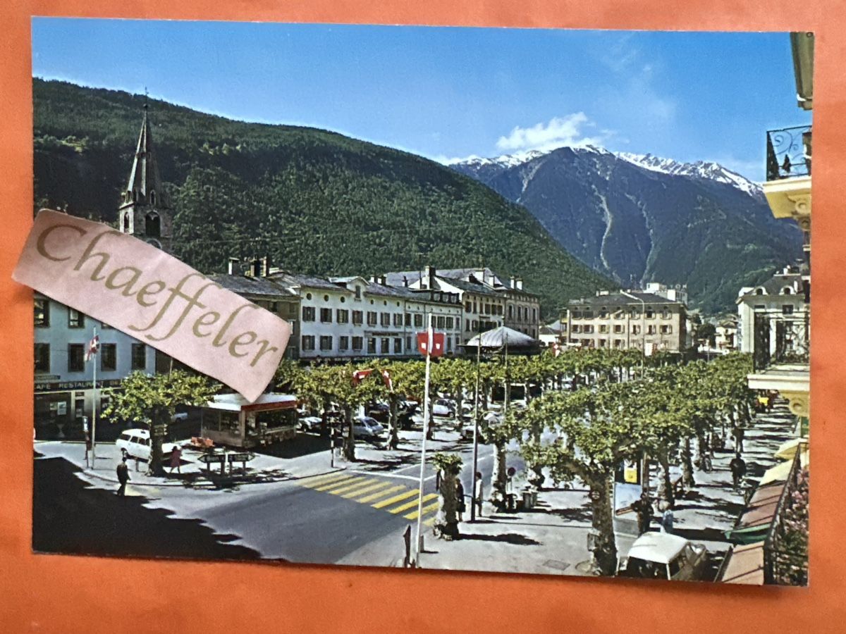Ansichtskarten: Ansichtskarte Martigny La Place Centrale. HELIO colour – Gebraucht aus Zürich von Chaeffeler