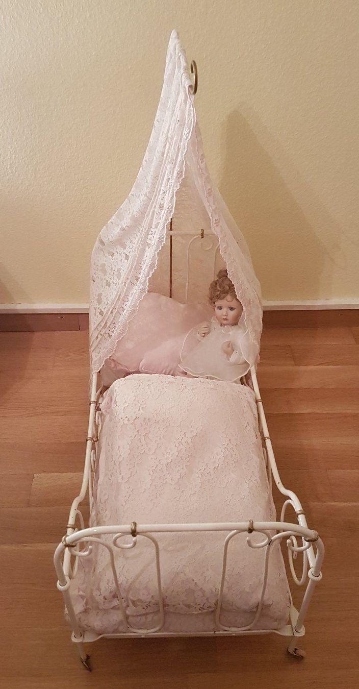 Puppen: Porzellan Puppe mit Bett – Gebraucht aus Schliern b. Köniz von elloco83 4