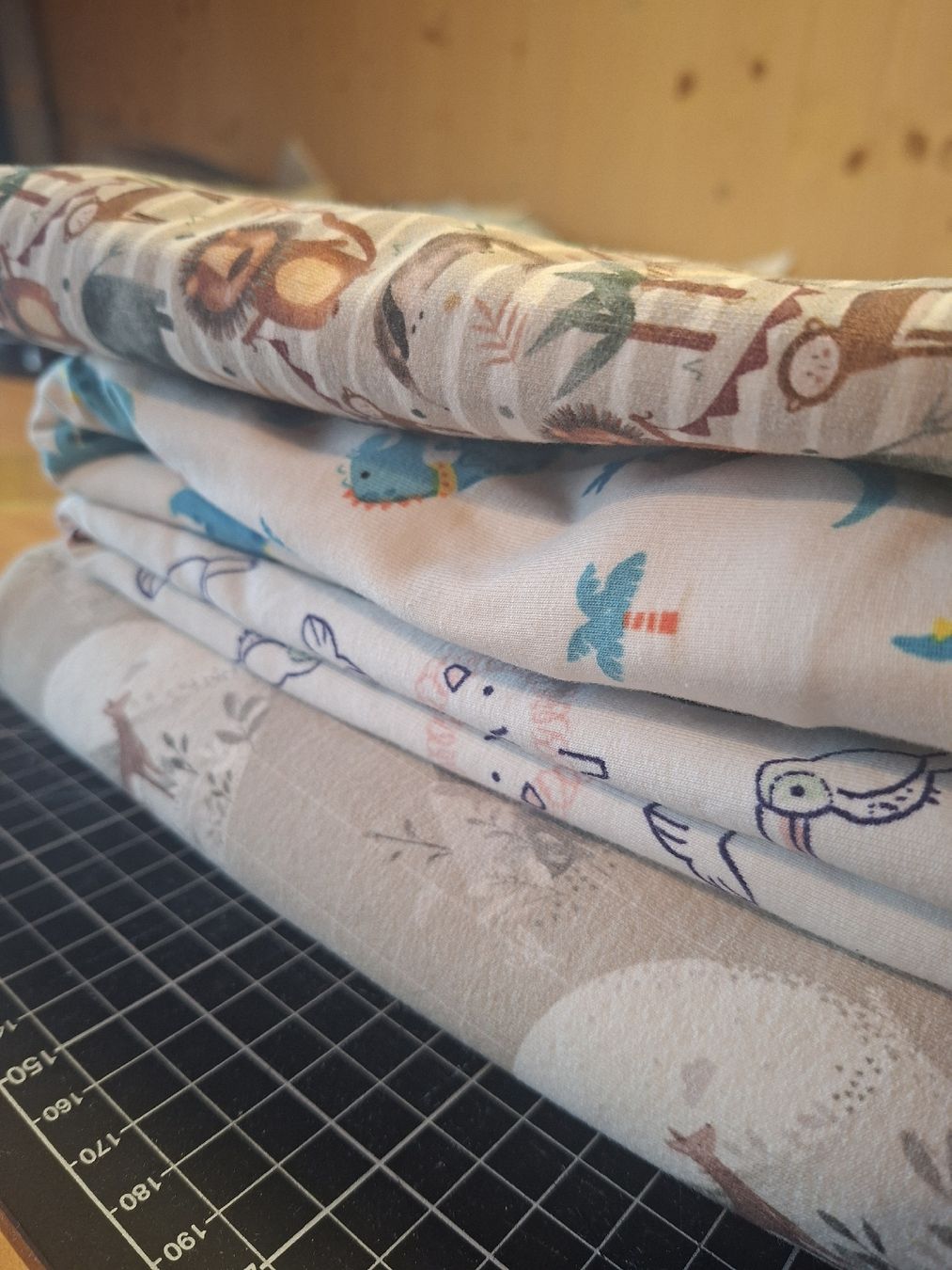 Tissus: Stoffpacket mit Jersey und Sweter  – D'occasion à Steinen par Bunzli90 2