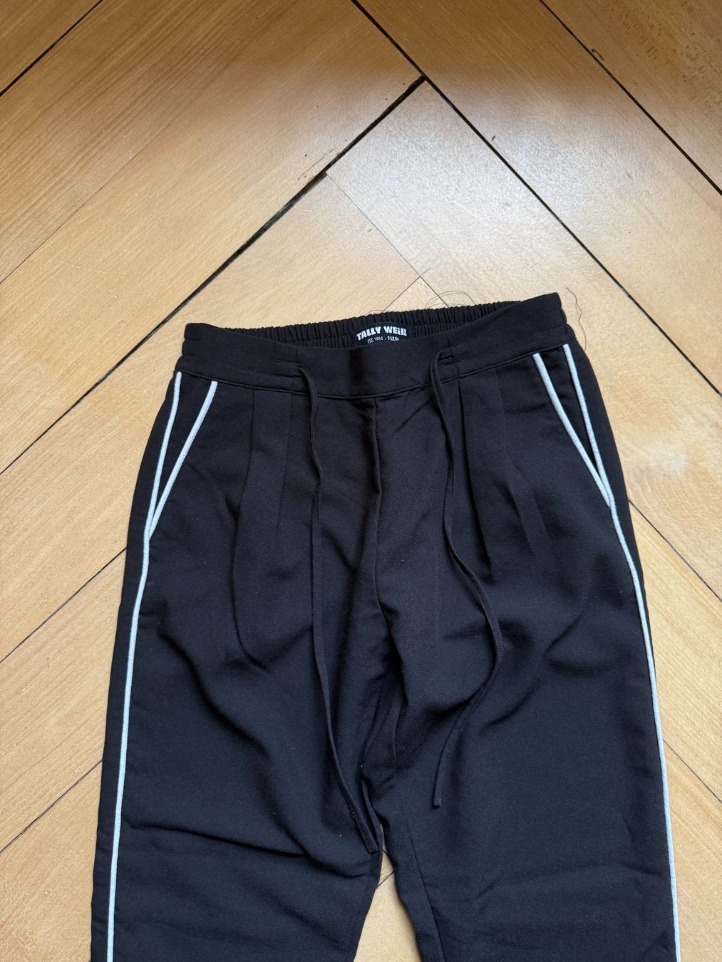 Tally Weijl Pantalons: Hose schwarz locker 34 – D'occasion à Zürich par Diazaio 1