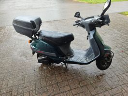 Peugeot Swing 125 Roller mit Topcase für den Sommer