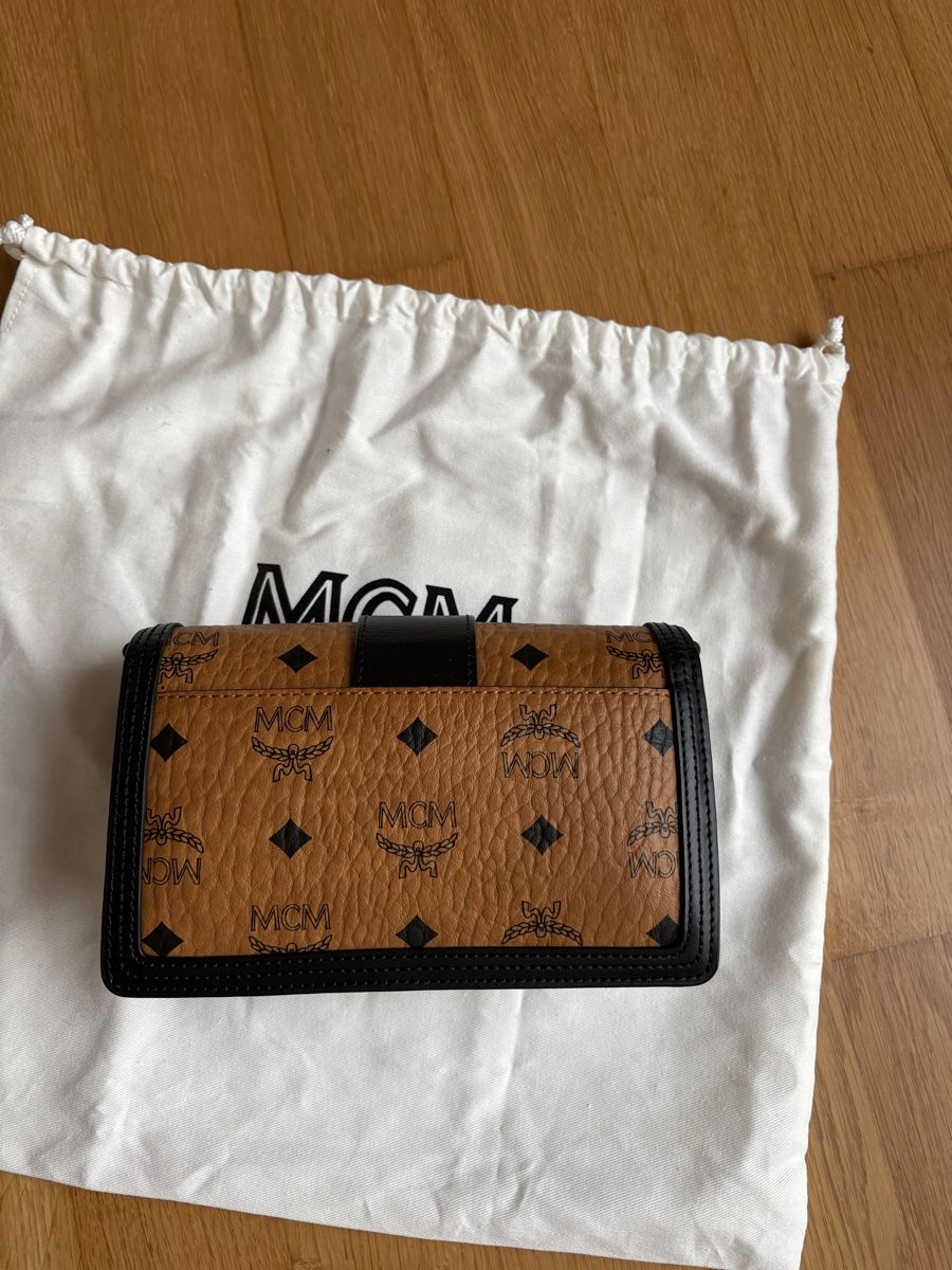 Mcm Borse da donna: MCM Tracy in Monogram mit Gold Details – Nuovo (secondo la descrizione) da Staufen venduto da pat_c7tc 1