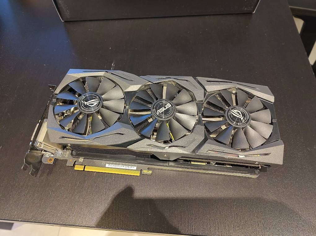 Asus Schede grafiche: ASUS Radeon RX Vega 64 8GB – Usato da Zürich venduto da JochemB 1