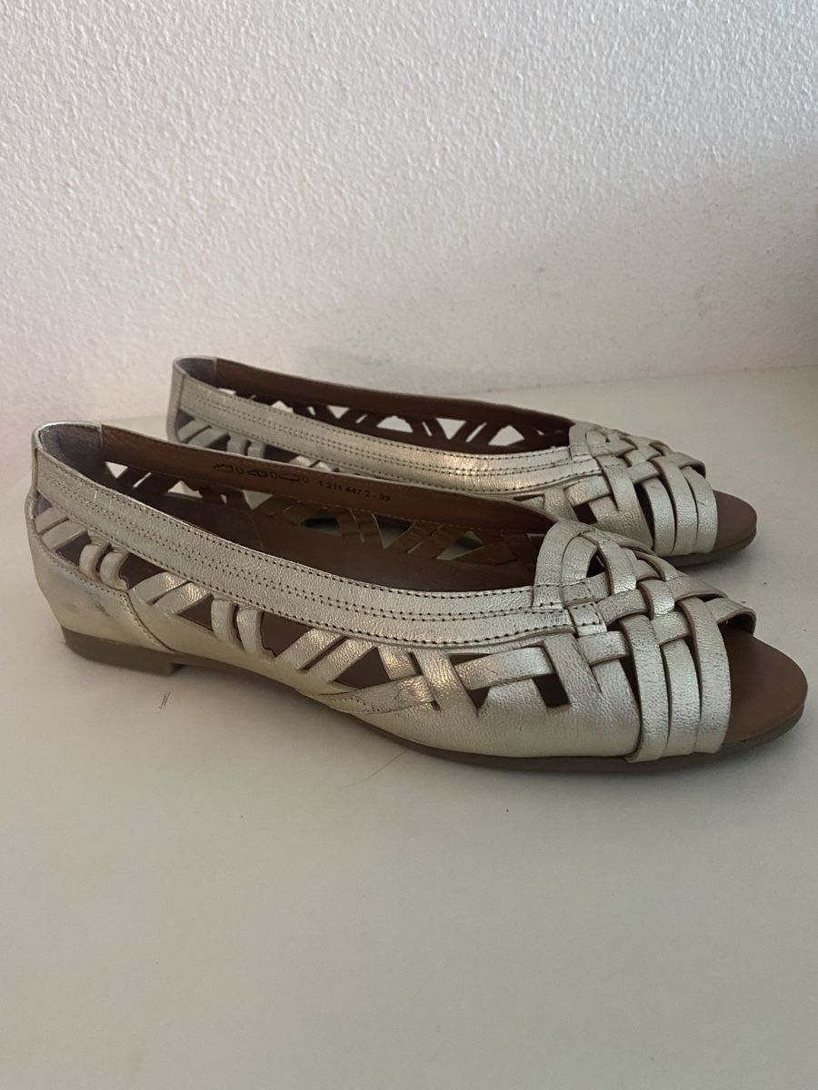 Chaussures femmes: Leder Sandale gold VARESE Gr. 39 – D'occasion à Biel-Benken BL par PANORMUS 1