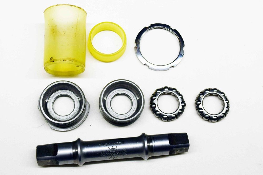 Campagnolo Nuovo Record pédalier tasses et anneau de