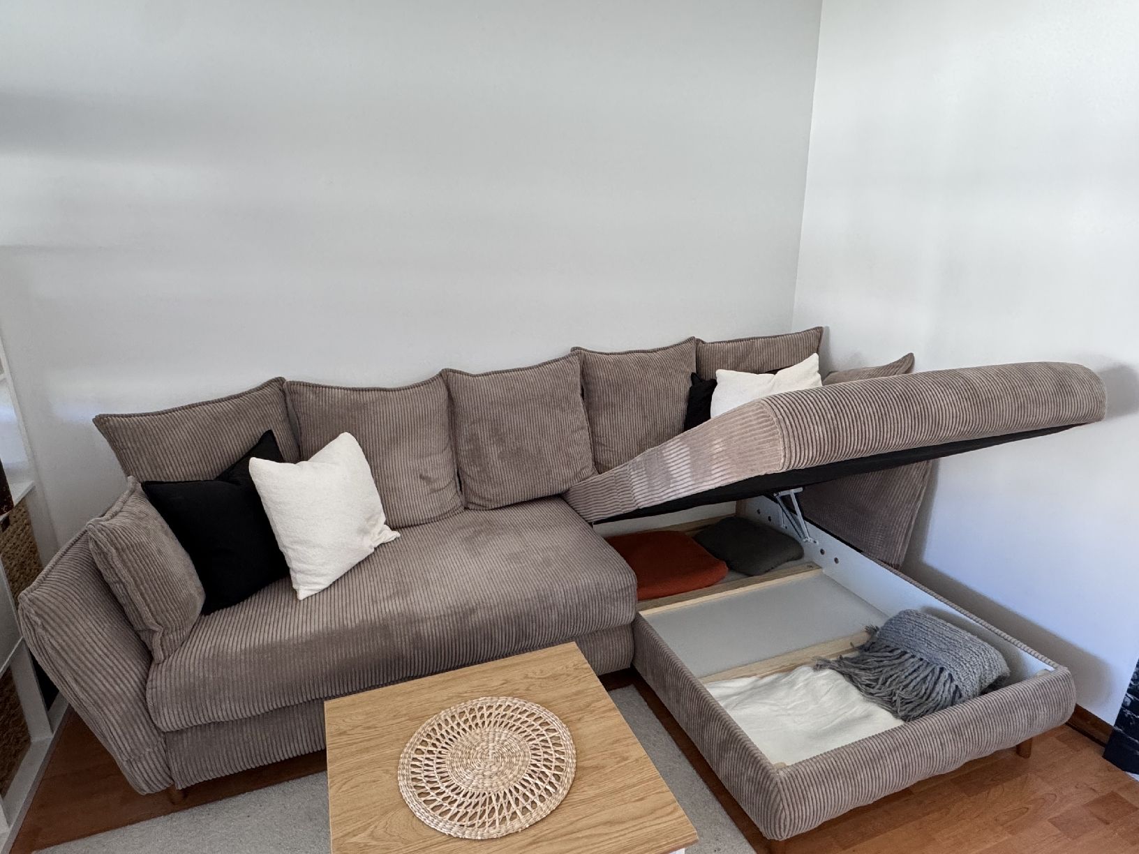 Sofas: Ecksofa mit Schlaffunktion und Bettkasten – Neu (gemäss Beschreibung) aus Baden von ama_2782 3