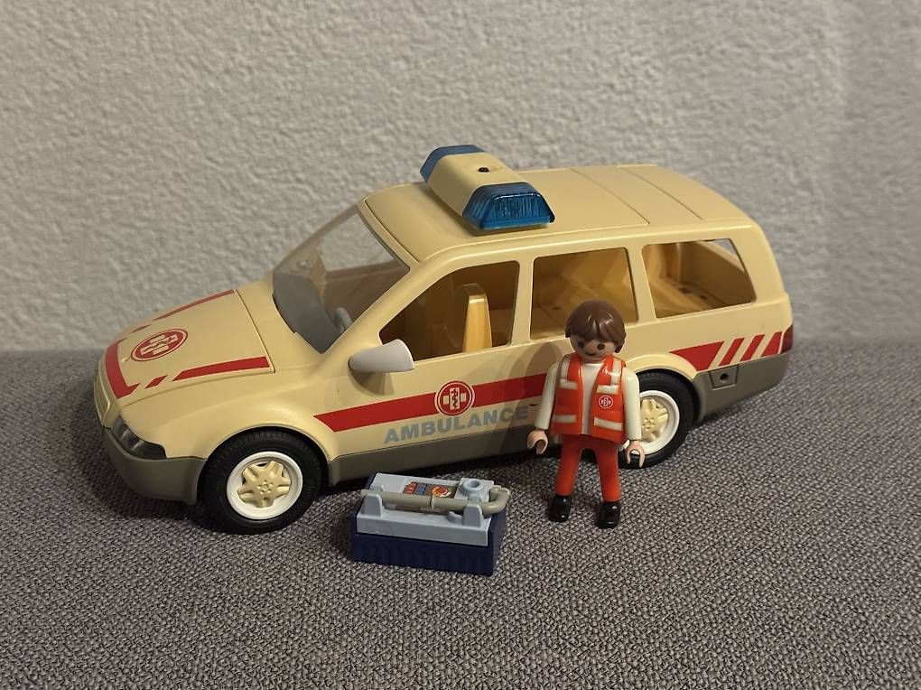 Giocattoli: Playmobil Notarztauto – Usato da Sarnen venduto da Sejosa15