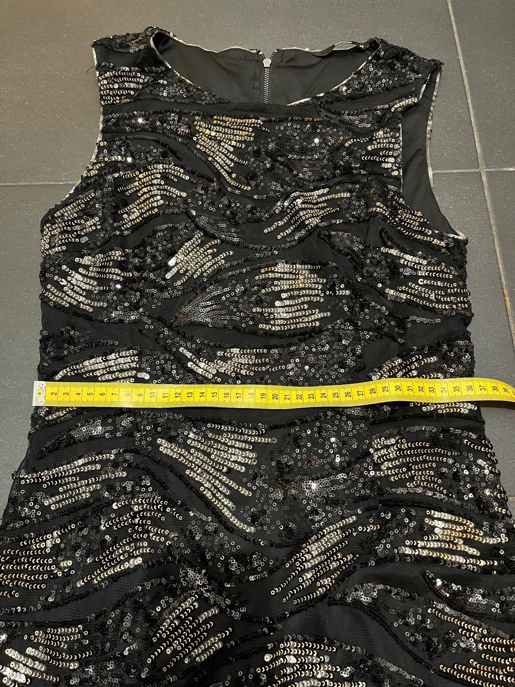 Only Vestiti: New brilliant luxury black dress  size S – Nuovo (secondo la descrizione) da Chêne-Bougeries venduto da Seetooyoo 5