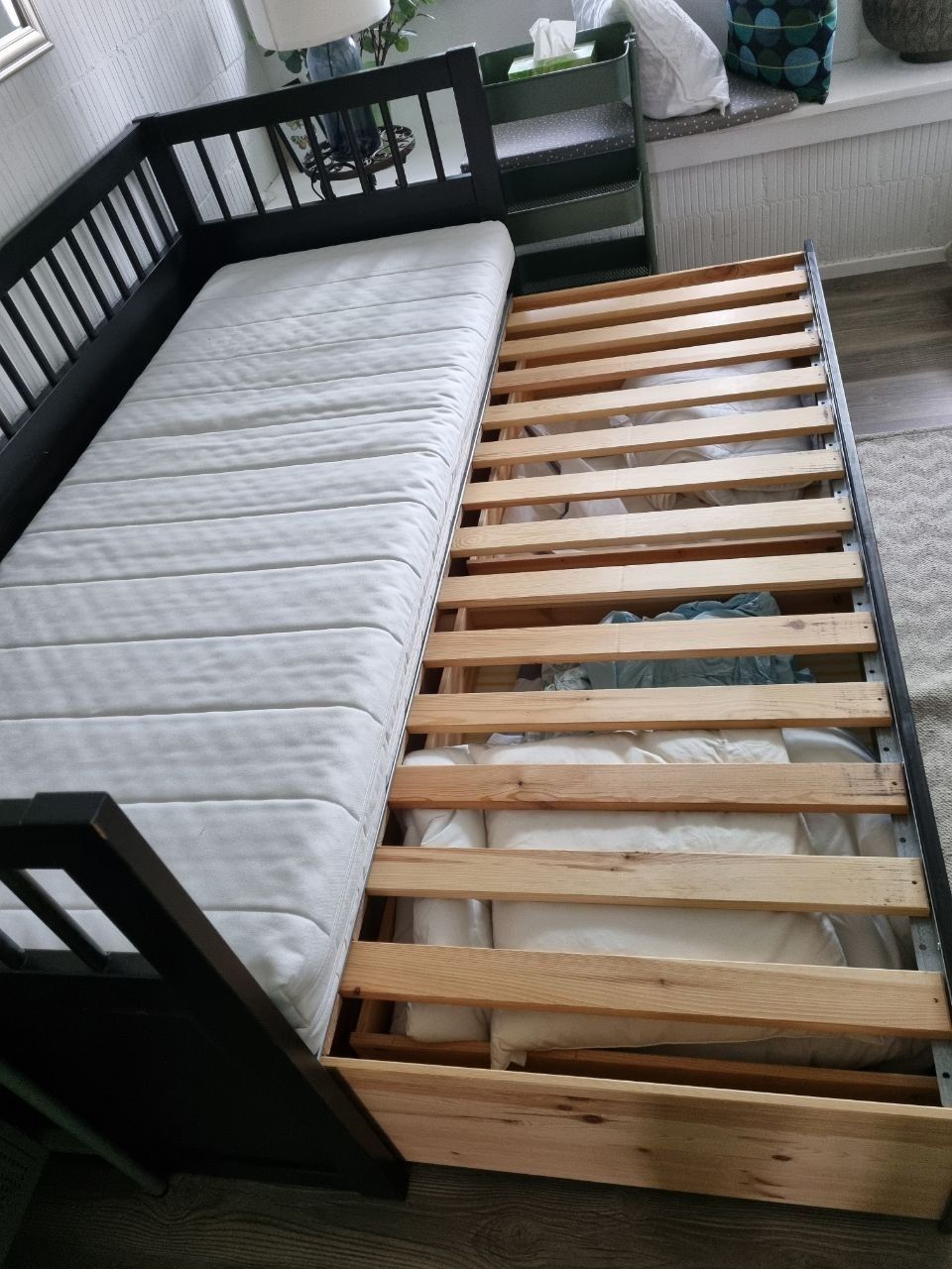 Ikea Sofas: Bettsoffa mit Schubladen – D'occasion à Neschwil par Pzulli 2