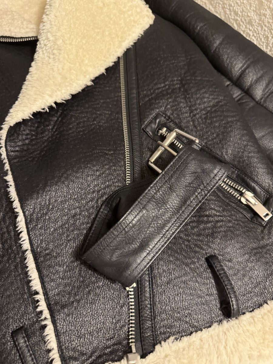 Mango Giacche: Winterjacke Mango schwarz mit Teddyfutter Grösse S neuwertig – Nuovo (secondo la descrizione) da Luzern venduto da Lorena.haj 2