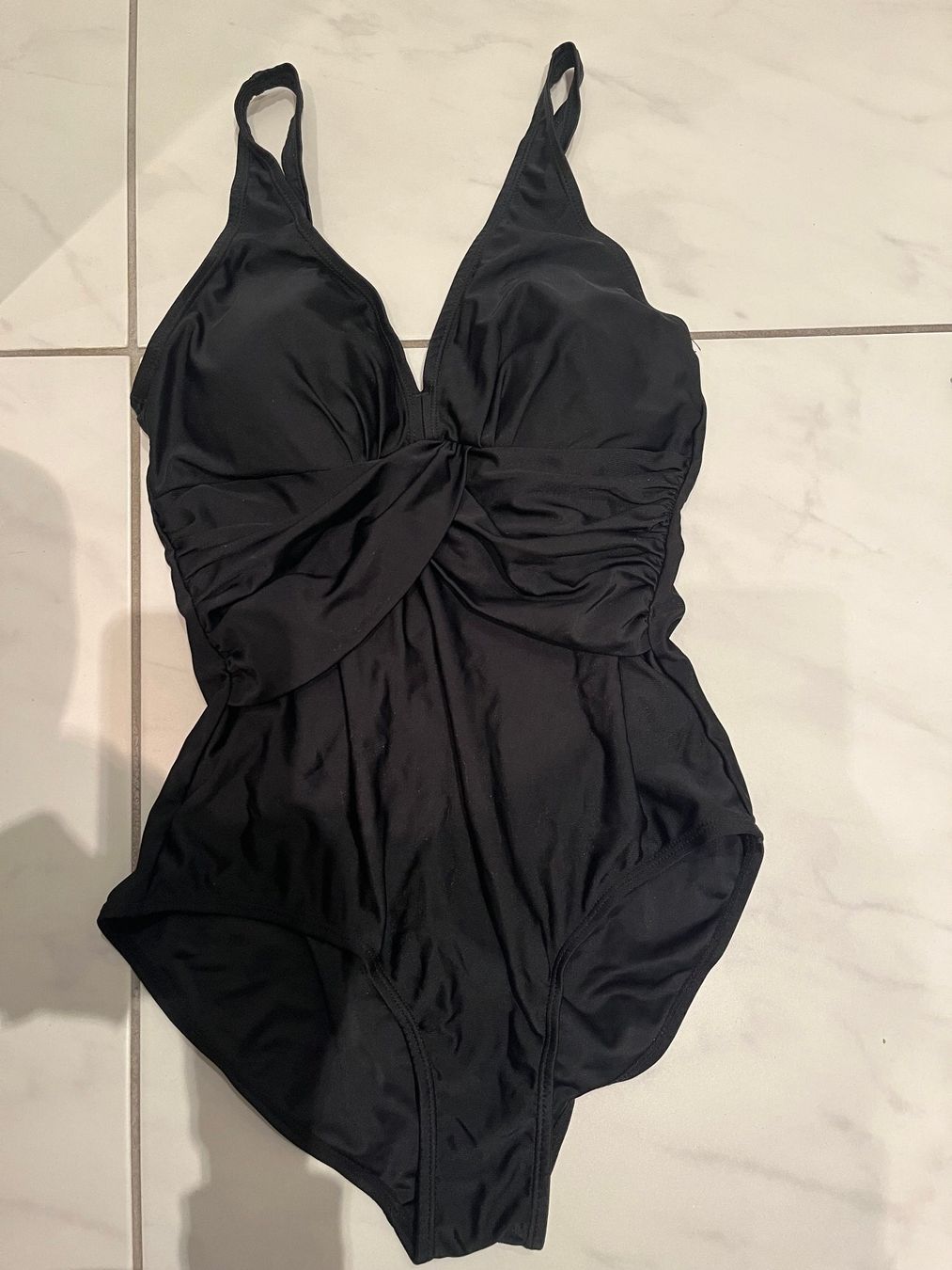 Costumi da bagno & Bikini: 2 Tankini Tops - 1 Badkleid schwarz – Usato da Adligenswil venduto da Panda1234 3