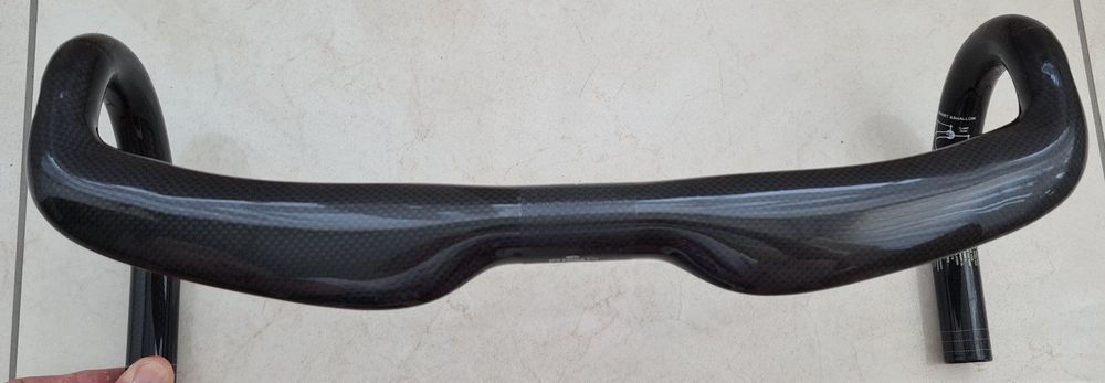Pièces détachées: Carbon Lenker 420mm (Kabel innengeführt) – Neuf (Voir description) à Oberglatt ZH par Pacos2000