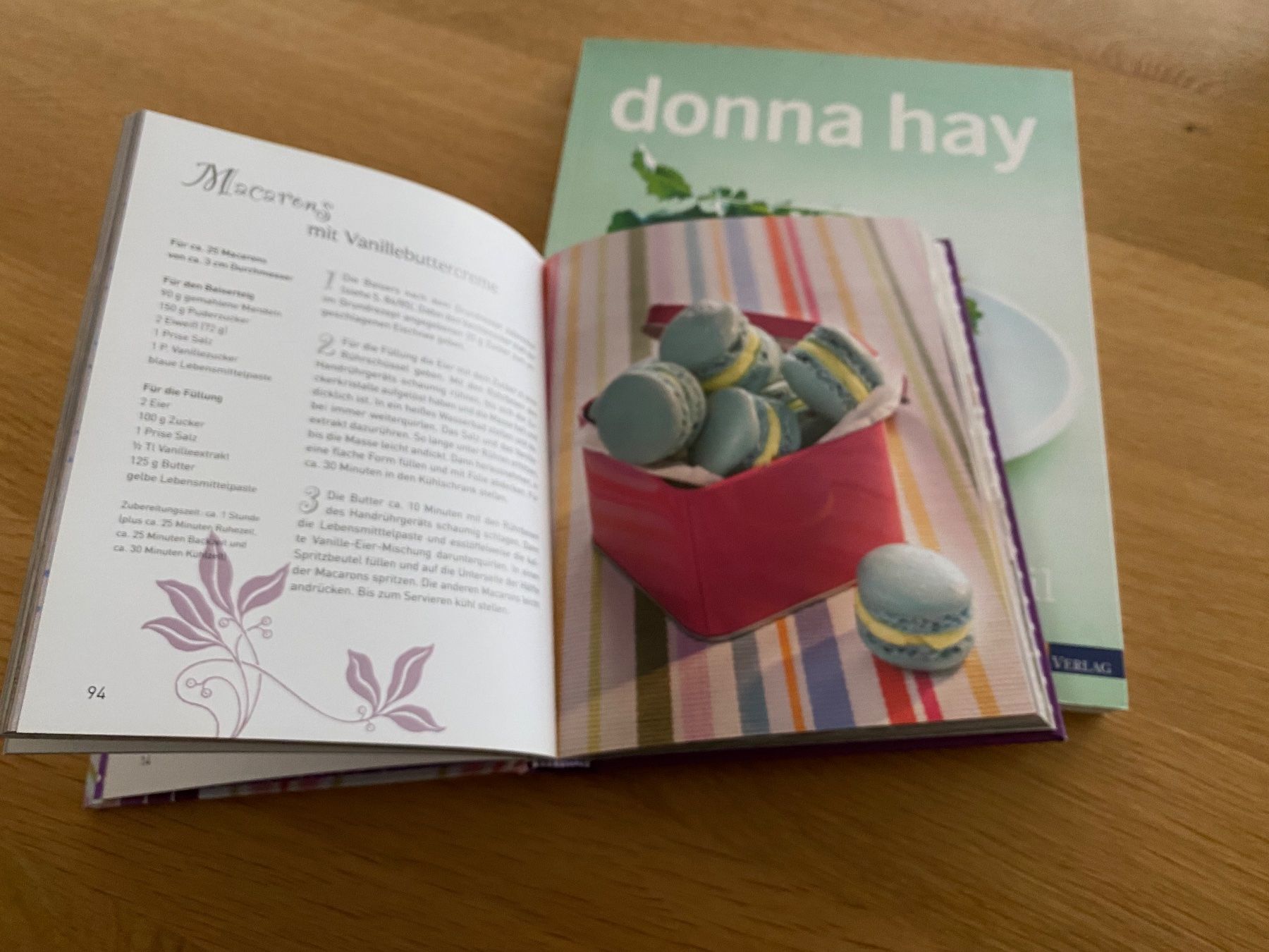 Libri: 2 Kochbücher "Donna Hay und Cake Pops" – Usato da Richterswil venduto da Busanca 2