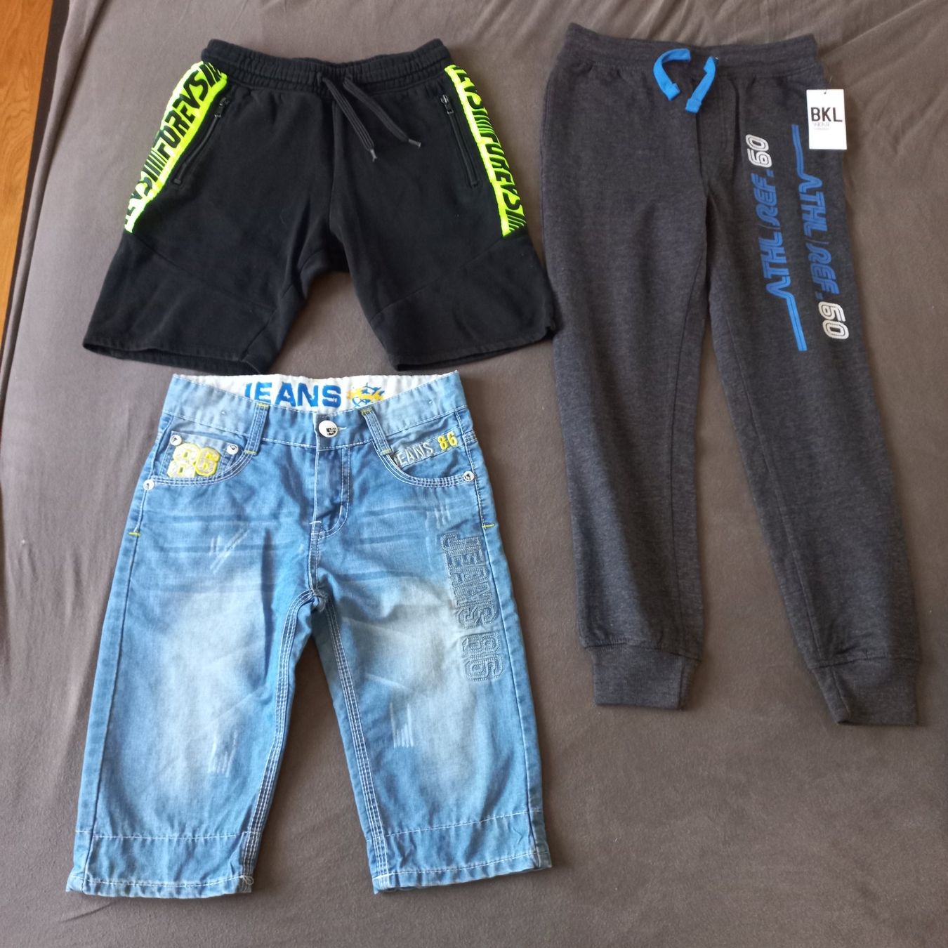 Lotti & Set di vestiti: 4 Pullover, 6 Hosen gr. 146 – Usato da Bachenbülach venduto da enigmatic 2