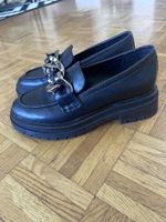 Schwarze Chunky Loafer Gr. 36 mit Kette - top Zustand!