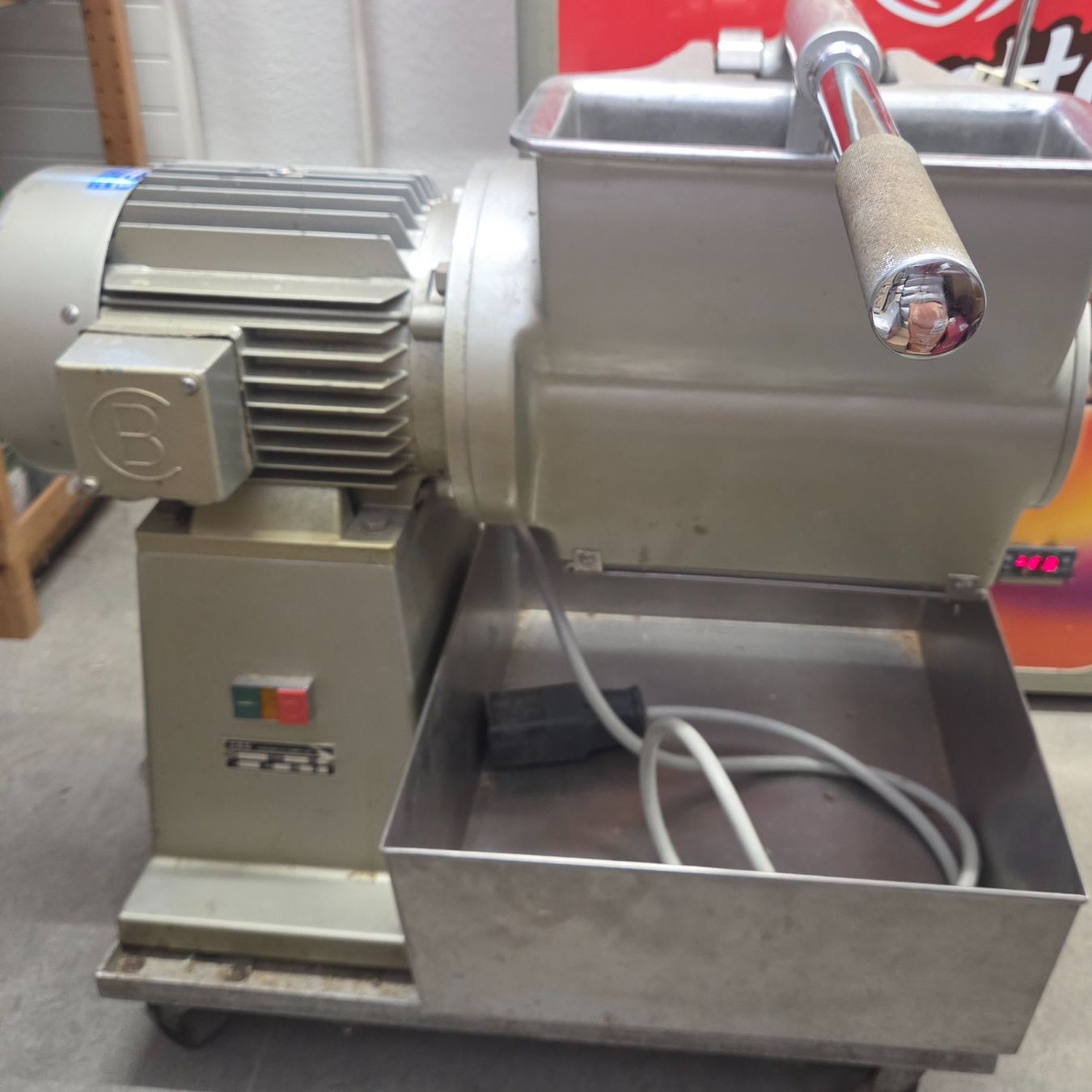 Tutte le macchine: Profi Käsereibemaschine – Usato da Freienwil venduto da dinardo1960 4