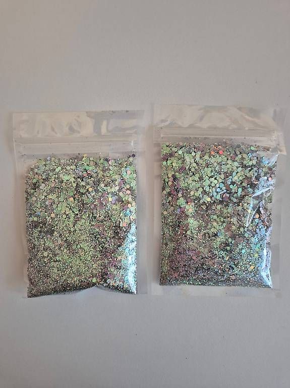 Tutte le decorazioni: Glitzer und Pailetten silber – Nuovo e nell'imballaggio originale da Ennetbürgen venduto da fflury