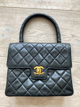Chanel Schwarze kleine Kelly-Tasche aus Lammleder mit Henkel