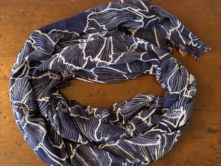Schal Carpisa dunkelblau mit Blumenmuster