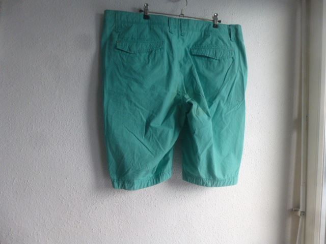 C&A Hosen: Bermuda Hose Grün Gr. 42,  NEU – Neu (gemäss Beschreibung) aus Hinwil von Glasperlen