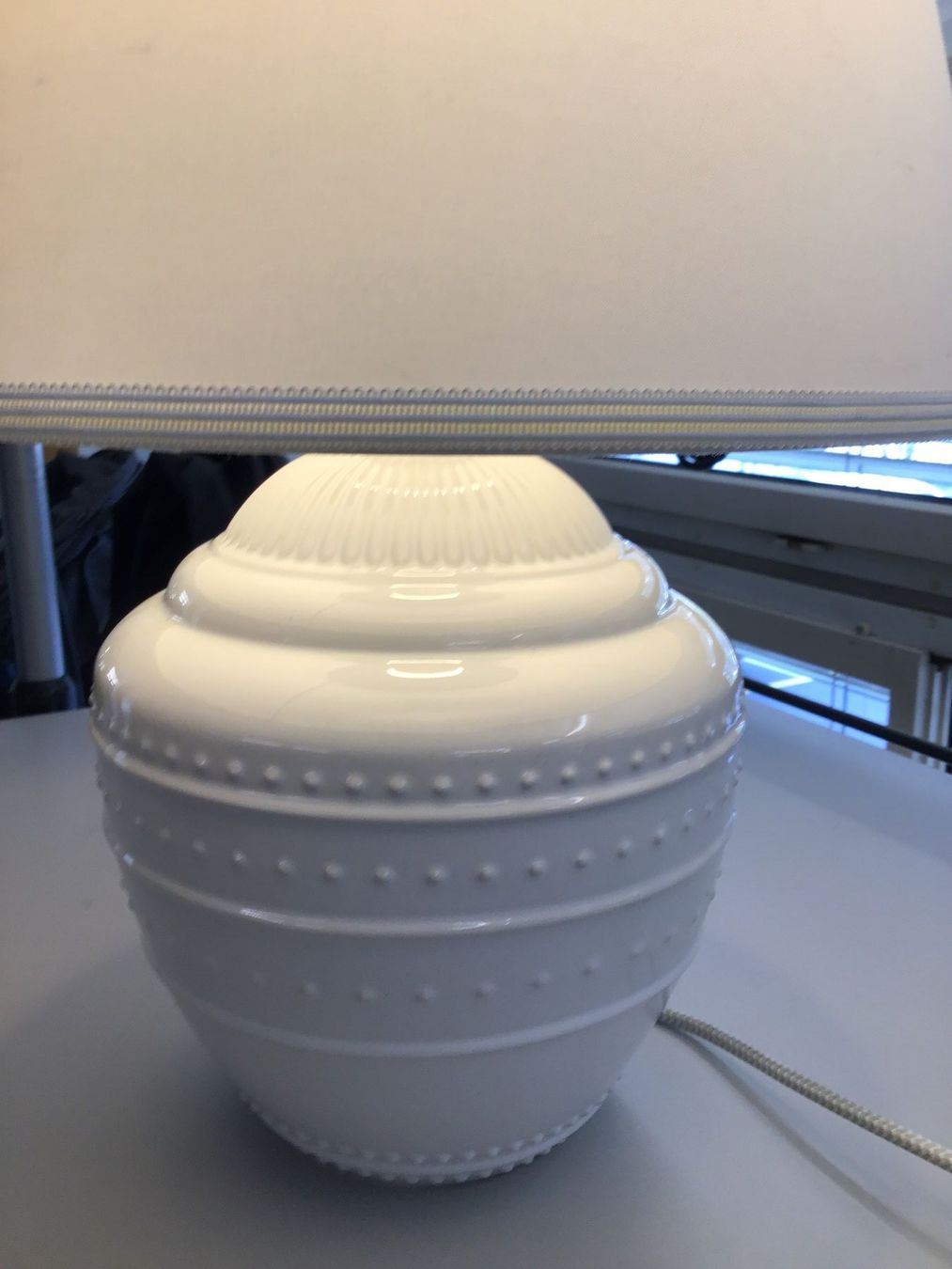 Lampes: Tischlampe weiss Keramik – D'occasion à Dübendorf par sdbu-frappant 1