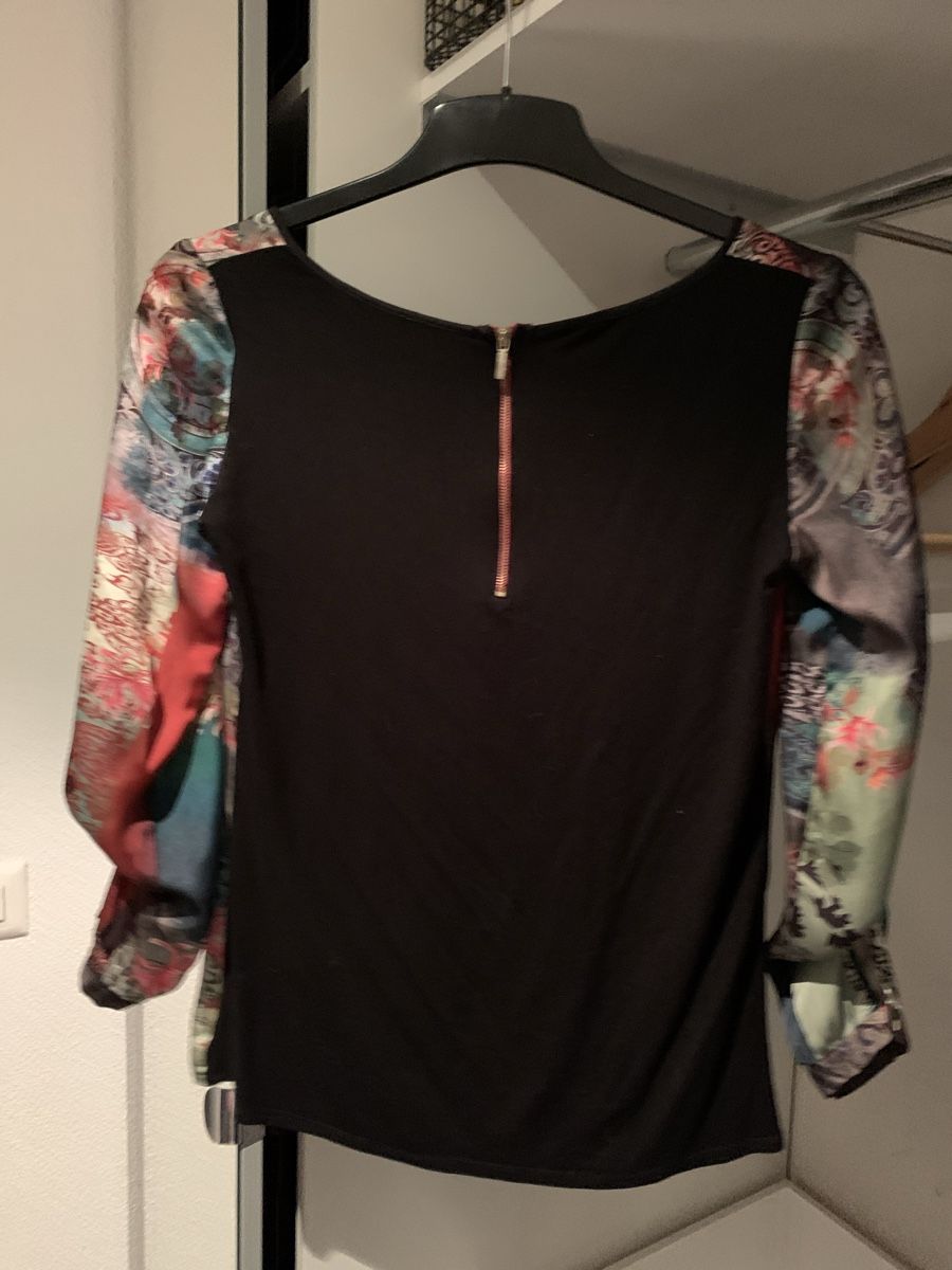 Blusen: Schöne Damenbluse. Italienische Mode. Grösse M – Gebraucht aus Ostermundigen von des_t9vv 2