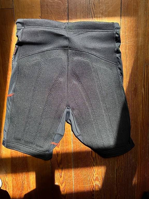 Hosen: short en néoprène pour Kit surfeur – Gebraucht aus Genève von mapayo