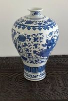 Porzellan Vase mit dekorativem Drachenmuster