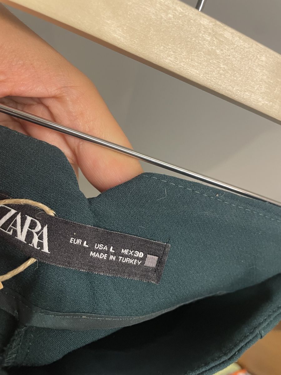 Zara Hosen: Pantaloni Zara L – Gebraucht aus murten von Ester09 2