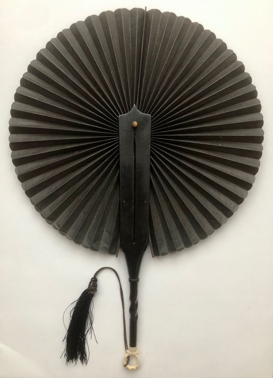 Runder Chinesischer Fächer Aus Holz & Seide – Halbtransparent, 21 Cm Durchmesser, Handbemalt, Design 'Vögel & Schmetterling'