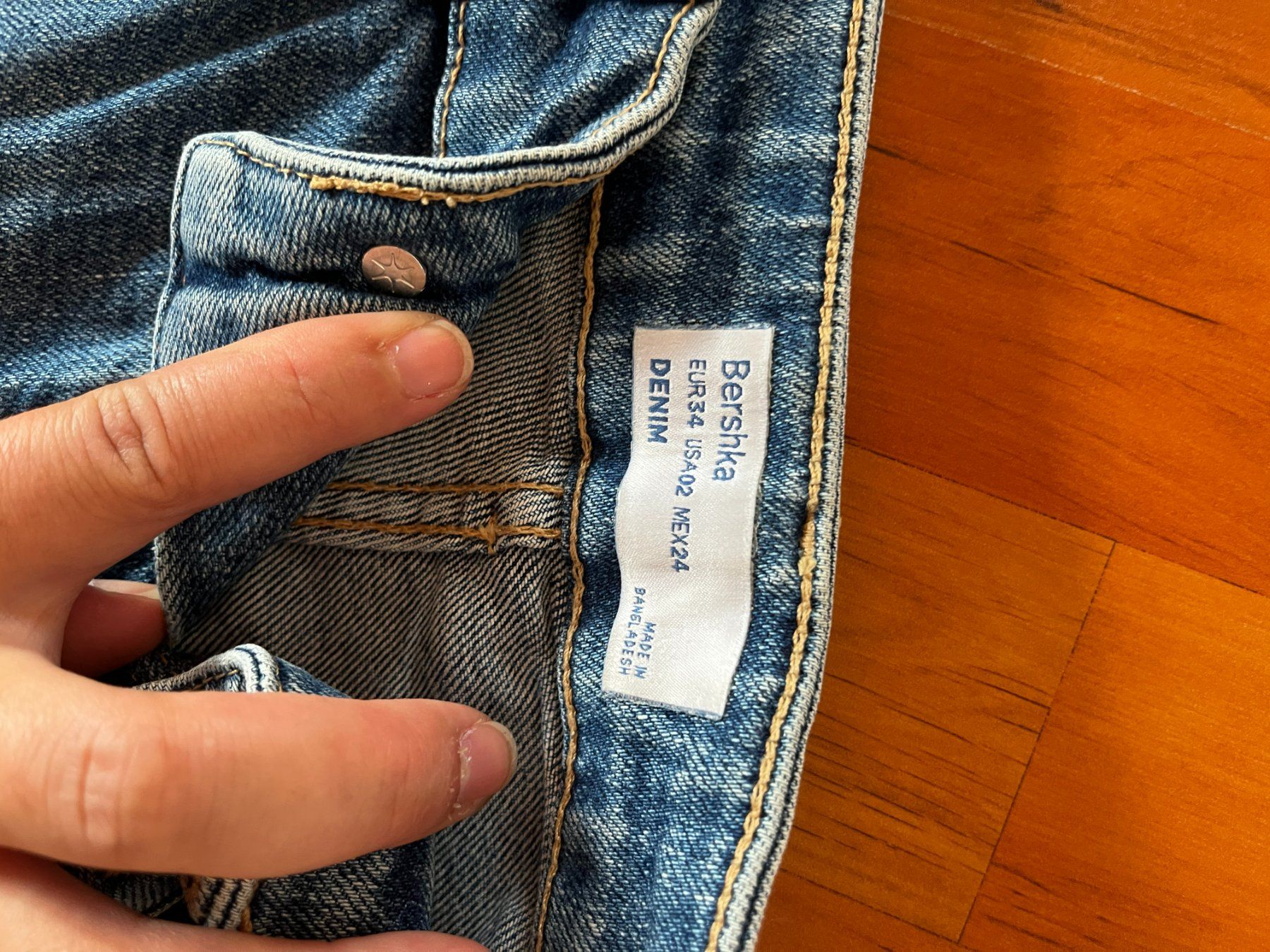 Pantaloni: Bershka Jeansshorts Blau – Usato da Seuzach venduto da anina.k 2