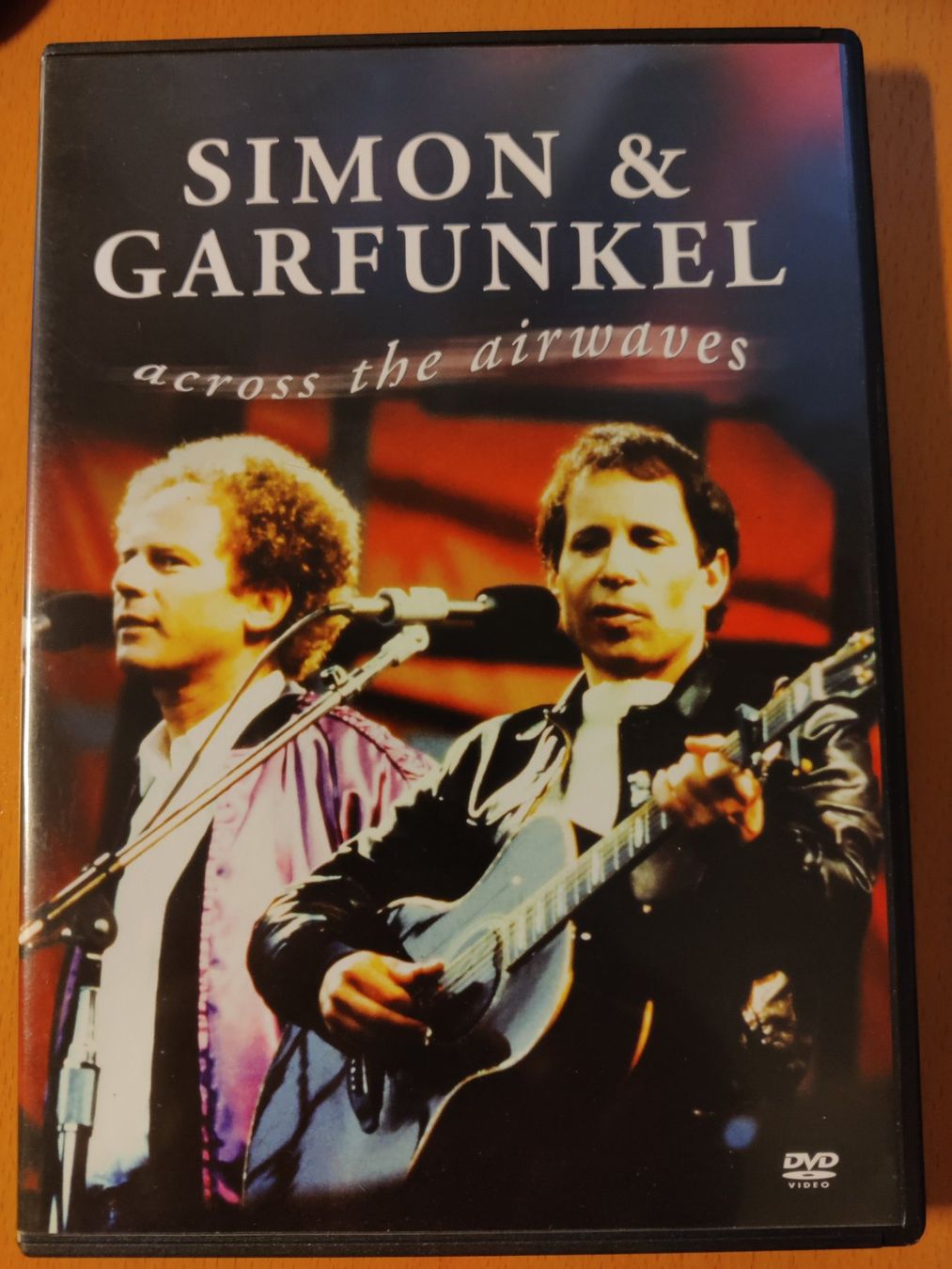 Tutti i DVDs: DVD - Simon & Garfunkel - across the airwaves - live – Usato da Muttenz venduto da IkaSul