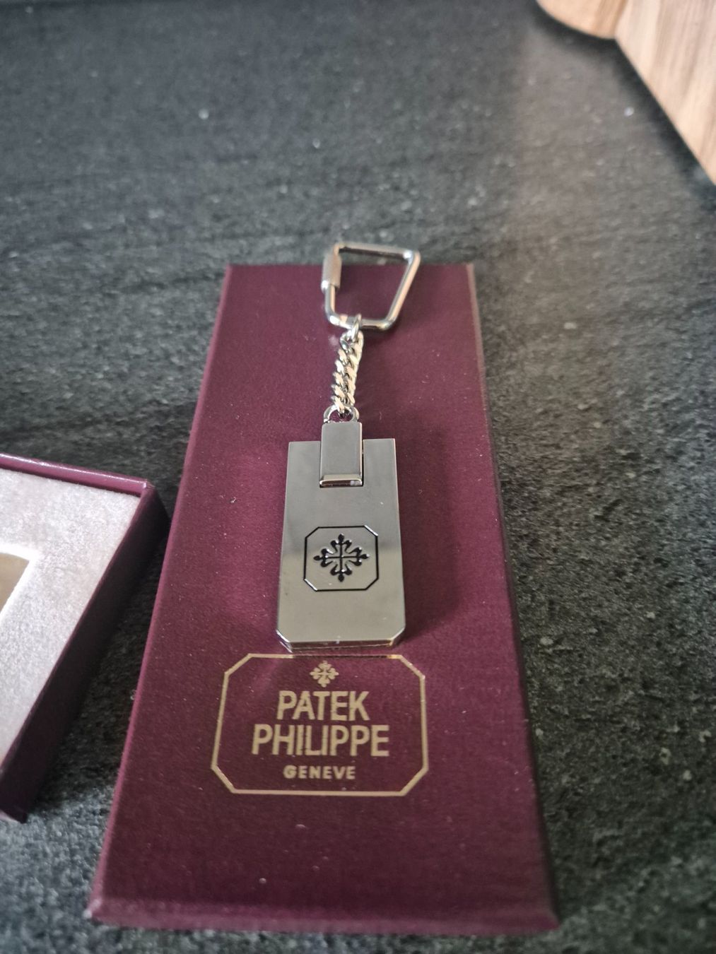 Patek Philippe Porte-clés: PATEK PHILIPPE original key ring – Neuf (Voir description) à Essertes par onezoneplay 3