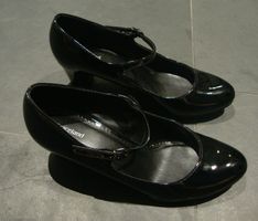 ++ Pumps ++ schwarz ++ Gr. 40 ++ NEU ++